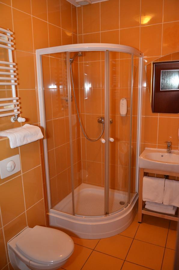 Karczma Michelle Hotel Jankowice  ภายนอก รูปภาพ