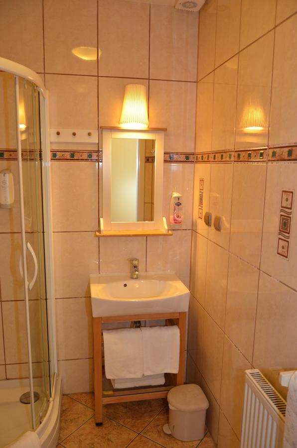 Karczma Michelle Hotel Jankowice  ภายนอก รูปภาพ